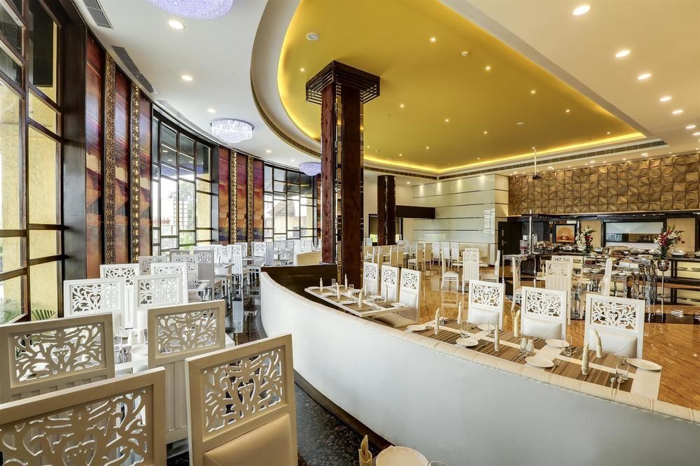Golden Chariot Vasai Hotel Ngoại thất bức ảnh