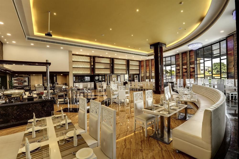Golden Chariot Vasai Hotel Ngoại thất bức ảnh