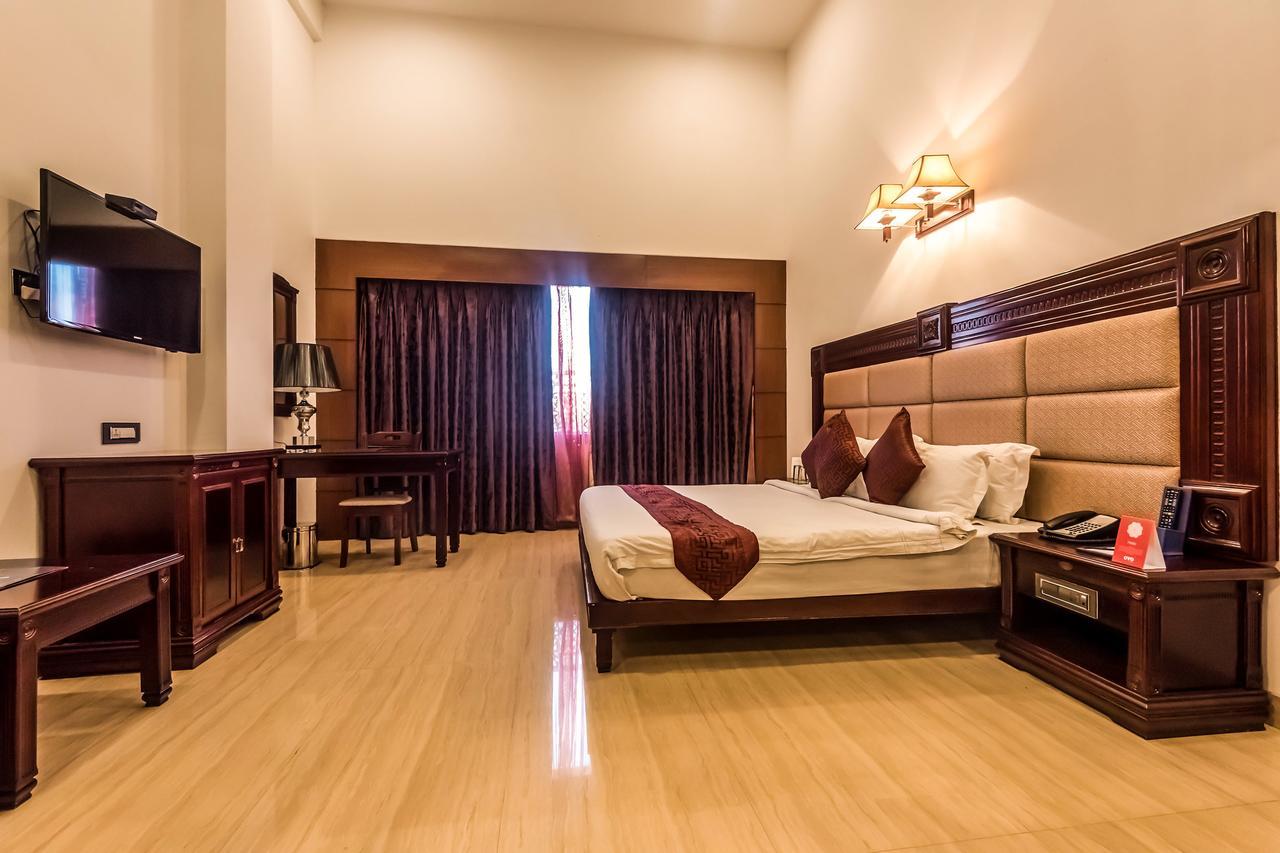 Golden Chariot Vasai Hotel Ngoại thất bức ảnh