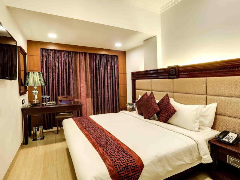 Golden Chariot Vasai Hotel Ngoại thất bức ảnh
