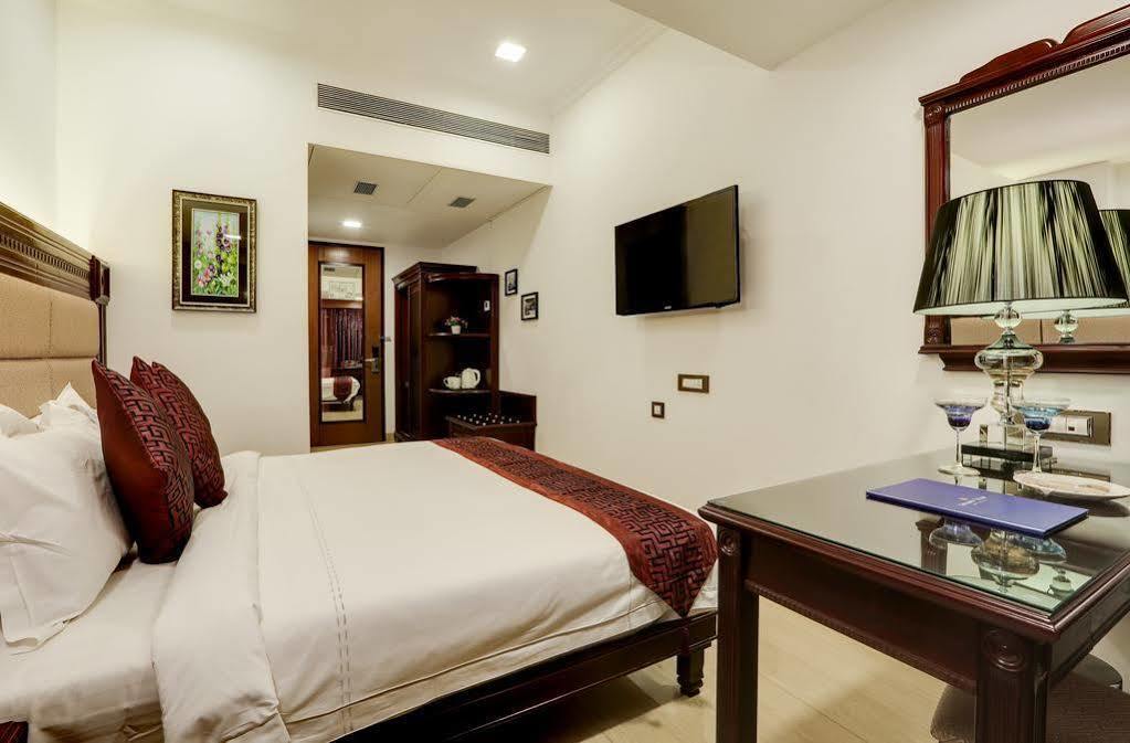 Golden Chariot Vasai Hotel Ngoại thất bức ảnh