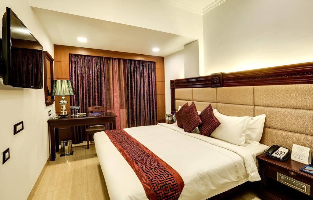 Golden Chariot Vasai Hotel Ngoại thất bức ảnh
