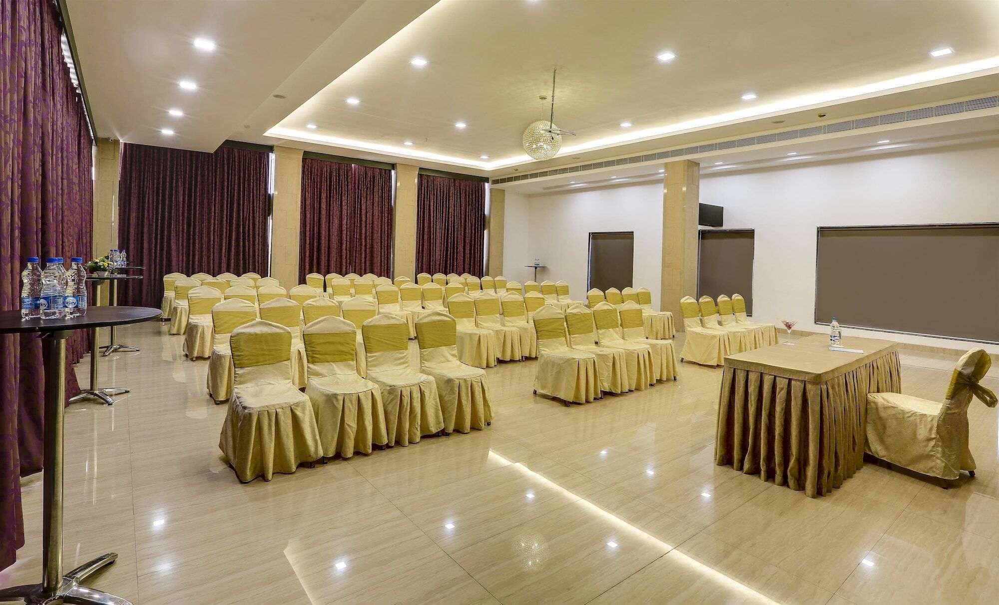 Golden Chariot Vasai Hotel Ngoại thất bức ảnh